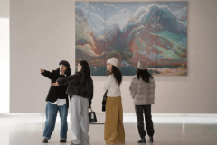 同时发生正在保守家居卖场里